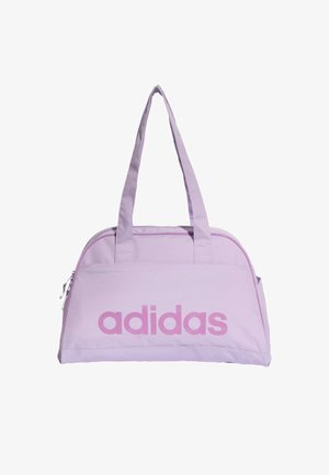 Fialová taška Adidas s dvěma pevnými rukojeťmi, uzávěrem na zip a výrazným růžovým logem na přední straně, vyrobená z odolného materiálu.