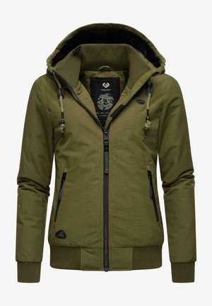 Giacca con zip di colore verde oliva, con cappuccio, foderata internamente di nero, dotata di lacci regolabili e numerose tasche con zip.