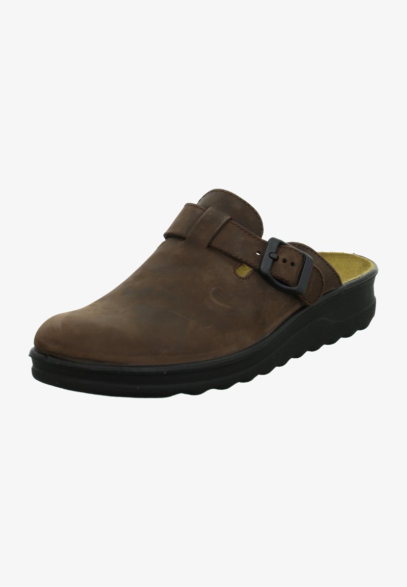 Braune Lederclogs mit einem schwarzen Riemen und strukturierten Oberflächen. Sie verfügen über eine gepolsterte Innensohle und eine schwarze Außensohle mit welligem Muster.
