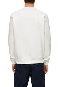 s.Oliver MIT LOGO-DETAIL - Sweatshirt - weiß