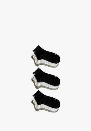 Drei Paar Knöchelsocken mit schwarzem Oberteil, weißen und grauen gestreiften Füßen, mit einem Logo am Knöchel und einem weichen Stoffgefühl.