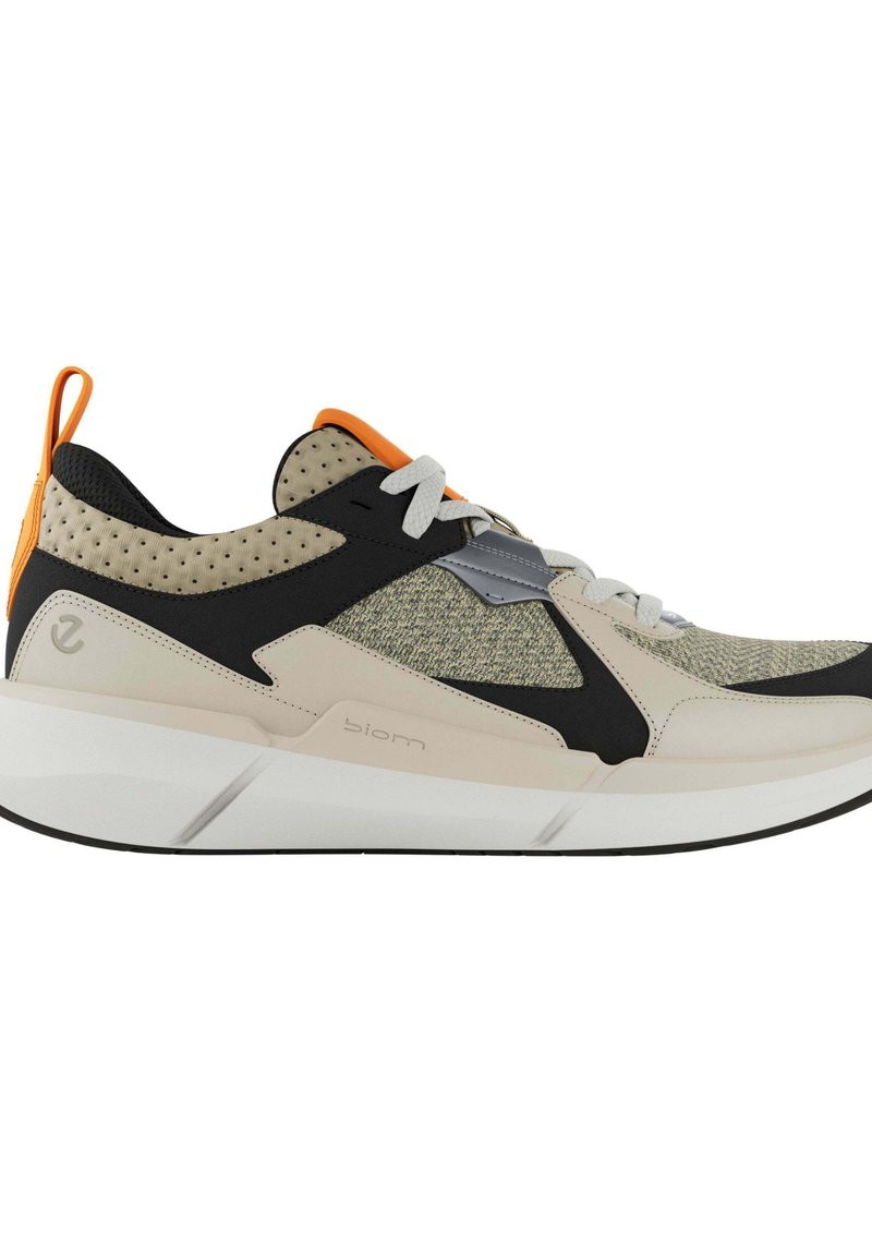 Leichte Sneakers mit einer Farbgebung in Creme und Schwarz, einem Obermaterial aus Mesh, elastischem Knöchel, strukturierten Akzenten und einer dicken weißen Sohle.