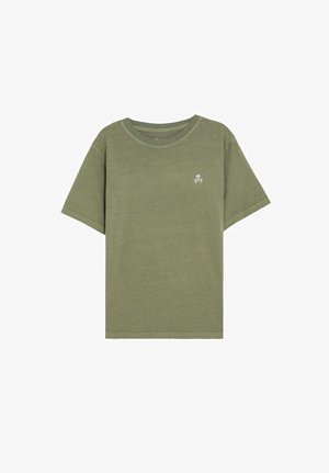 Olijfgroene korte mouw T-shirt met ronde hals en een klein wit doodshoofd- en gekruiste beenderen-logo op de linkerborst.