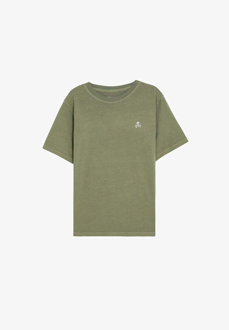 T-shirt olive vert à manches courtes avec col rond, orné d'un petit logo blanc de tête de mort et os croisés sur le côté gauche de la poitrine.