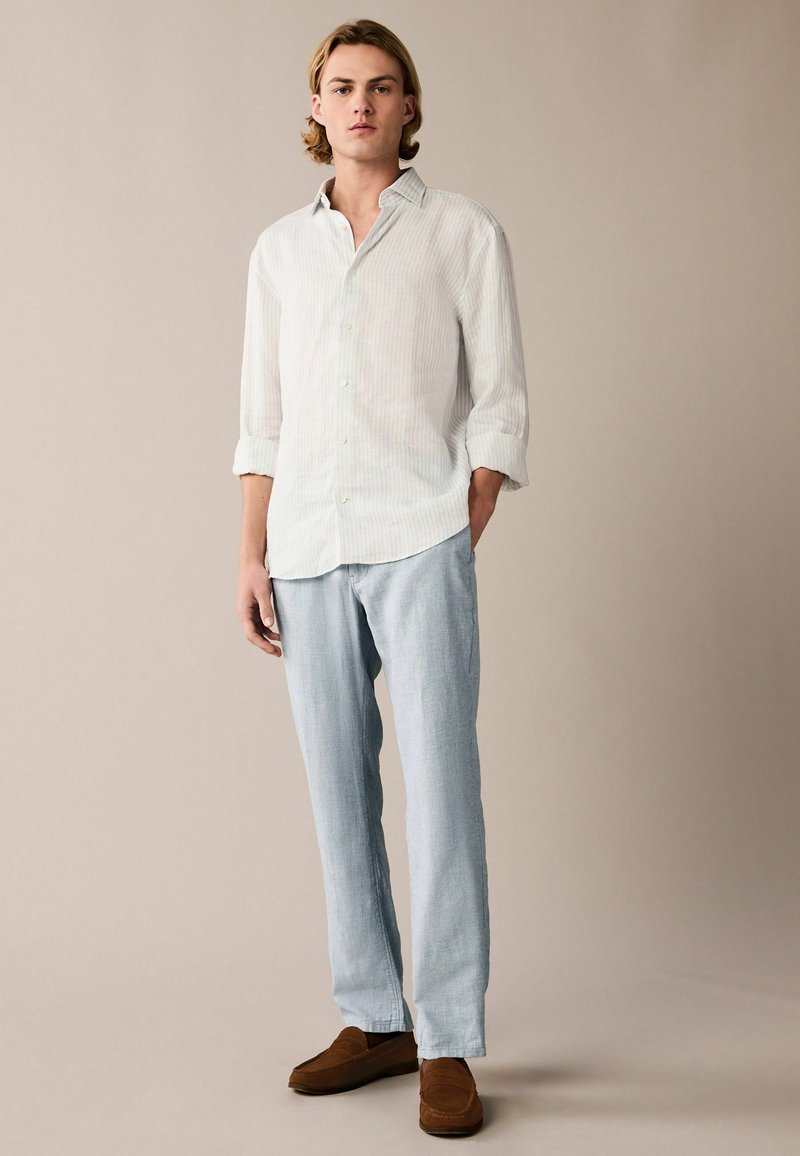 Next TEXTURED-REGULAR FIT - Chino - light blue