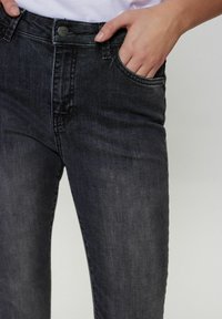 Nümph NUSIDNEY  - Aptempti džinsai - medium grey mel