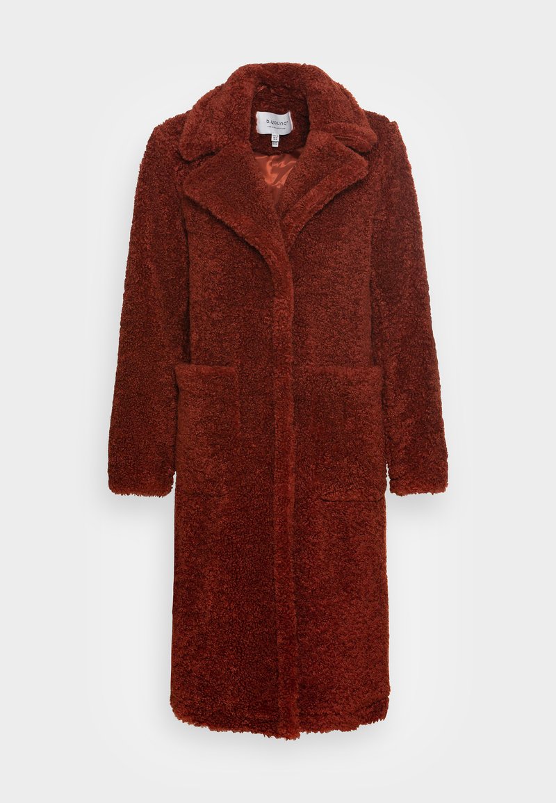 b.Young Parka bruin