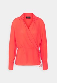 Blusa avvolta rossa con maniche lunghe, realizzata in tessuto leggero. Presenta un colletto e una chiusura a lacci in vita per una vestibilità regolabile.