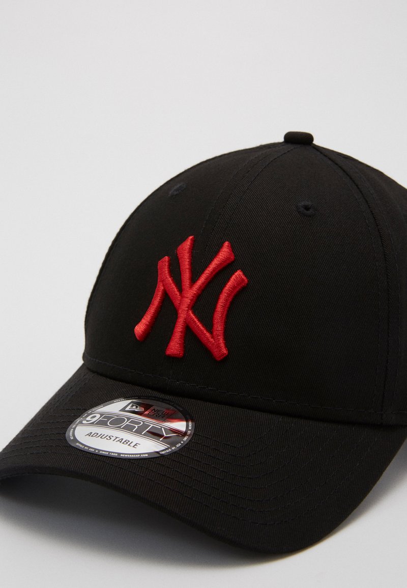 New Era 9forty | Confronta prezzi | Cappellino 9Forty Essential Uni by New Era - € 22,95Cappellino New Era 9forty League Nyy 10531941 | Cisalfa Sport