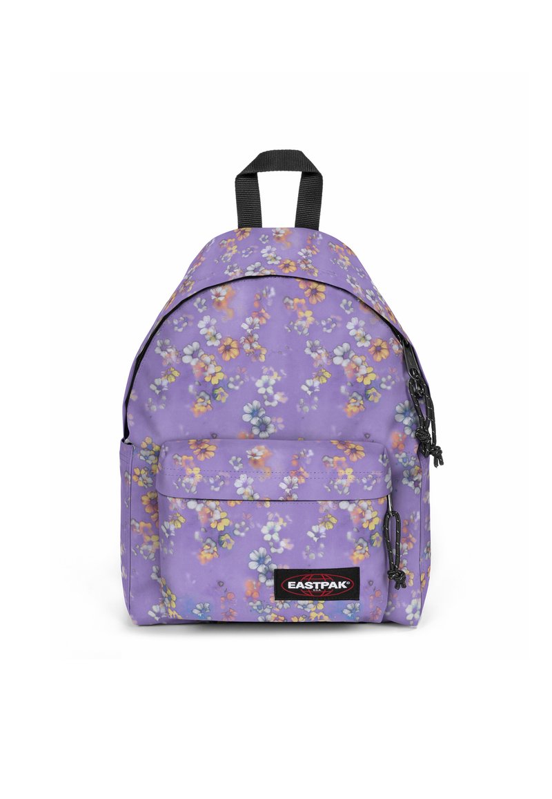 Violetti kukallinen reppu, jossa on etutasku, musta vetoketju ja pehmustetut hihnat. Varustettu vahvistetusta kankaasta ja Eastpak-logopatchilla.