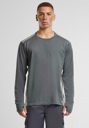 Langermet grå skjorte med lomme, med teksturert stoff og lysegrå sidestykker. Crew neck-design med lett tettsittende ermer.