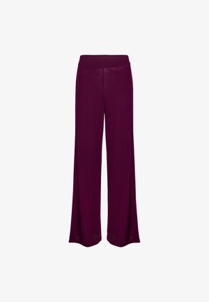Pantalons amples violets en tissu doux, dotés d'une taille élastique et d'une texture lisse sans motifs ni éléments métalliques visibles.