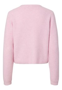 Rozā džemperis ar ribotu tekstūru, īsa dizaina, garām piedurknēm un apaļu kakla izgriezumu. Nav redzamu stiprinājumu vai rakstu.