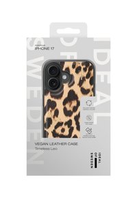 Etui na iPhone 17 z wegańskiej skóry w panterkę, z teksturowaną powierzchnią, szarymi akcentami oraz trwałą ochroną potwierdzoną certyfikowanym testem upadku.