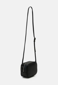 Calvin Klein Jeans SCULPTED CAMERA MONO - Torba preko tijela - black/sharp green