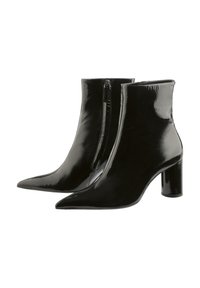 Bottines en cuir verni noir avec des pointes résumées, un talon épais et un détail de fermeture éclair sur le côté. Texture lisse et design élégant.
