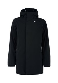 Veste imperméable noire avec un col haut et une capuche ajustable. Équipée de manches longues, d'un design minimaliste et de poches latérales.