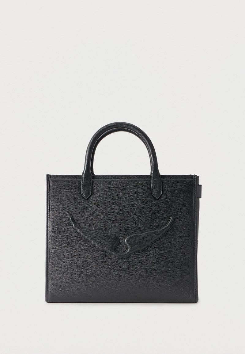 Μαύρο δερμάτινο γυναικείο τσάντα με δύο λαβές και ανάγλυφο σχέδιο φτερού στο μπροστινό μέρος, σε απλό λευκό φόντο.