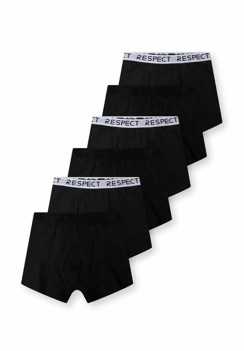 Czarne bokserki z białym paskiem z napisem "RESPECT". Charakteryzują się gładką teksturą i dopasowanym krojem. Opakowanie zawiera sześć par.