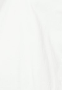 Tecido de algodão branco com uma textura suave e ligeiro brilho. O material é leve e parece despretensioso, sem padrões ou características visíveis.