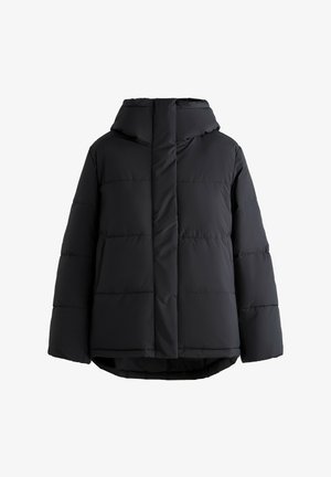 Giacca a vento nera con cappuccio, caratterizzata da un design trapuntato, una texture morbida e una silhouette ampia. Chiusura con zip frontale e orlo abbassato.
