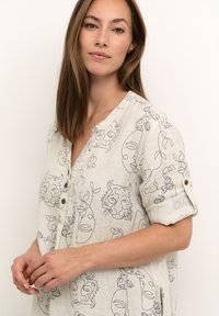 Cream BELLIS CAFTAN SHORT MOLLIE FIT - Kasdienė suknelė - face print