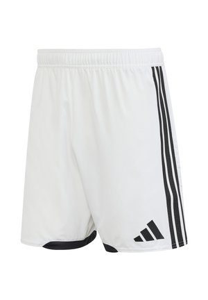 Białe, sportowe spodenki z czarnym logo Adidas na dolnej prawej stronie i trzema czarnymi paskami biegnącymi wzdłuż prawego bocznego szwu.