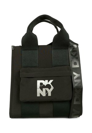 Borsa tote nera realizzata in tessuto texturizzato, con manici doppi, una tasca frontale e una tracolla removibile con stampa del logo.
