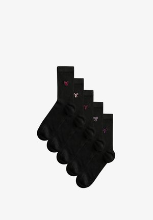 Chaussettes en coton noir, ornées d'un petit nœud brodé dans des teintes de rose variées sur les bords. Ensemble de cinq paires. Longueur mi-mollet.