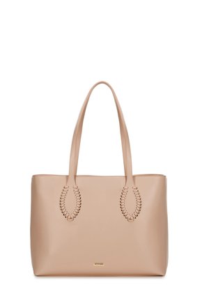 Beige leren schoudertas met dubbele handvatten, voorzien van lusvormige stiksels en een gouden logo-accent aan de voorkant. Gladde textuur.