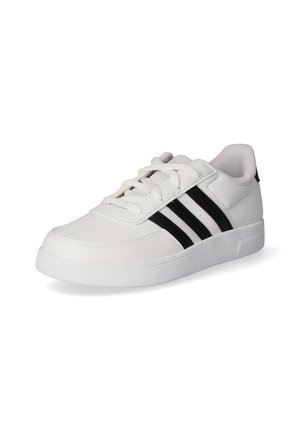 Sneaker bianco in pelle con tre strisce nere, chiusura con lacci, colletto imbottito e suola in gomma. Presenta un dettagliato ricamo sulla parte superiore.