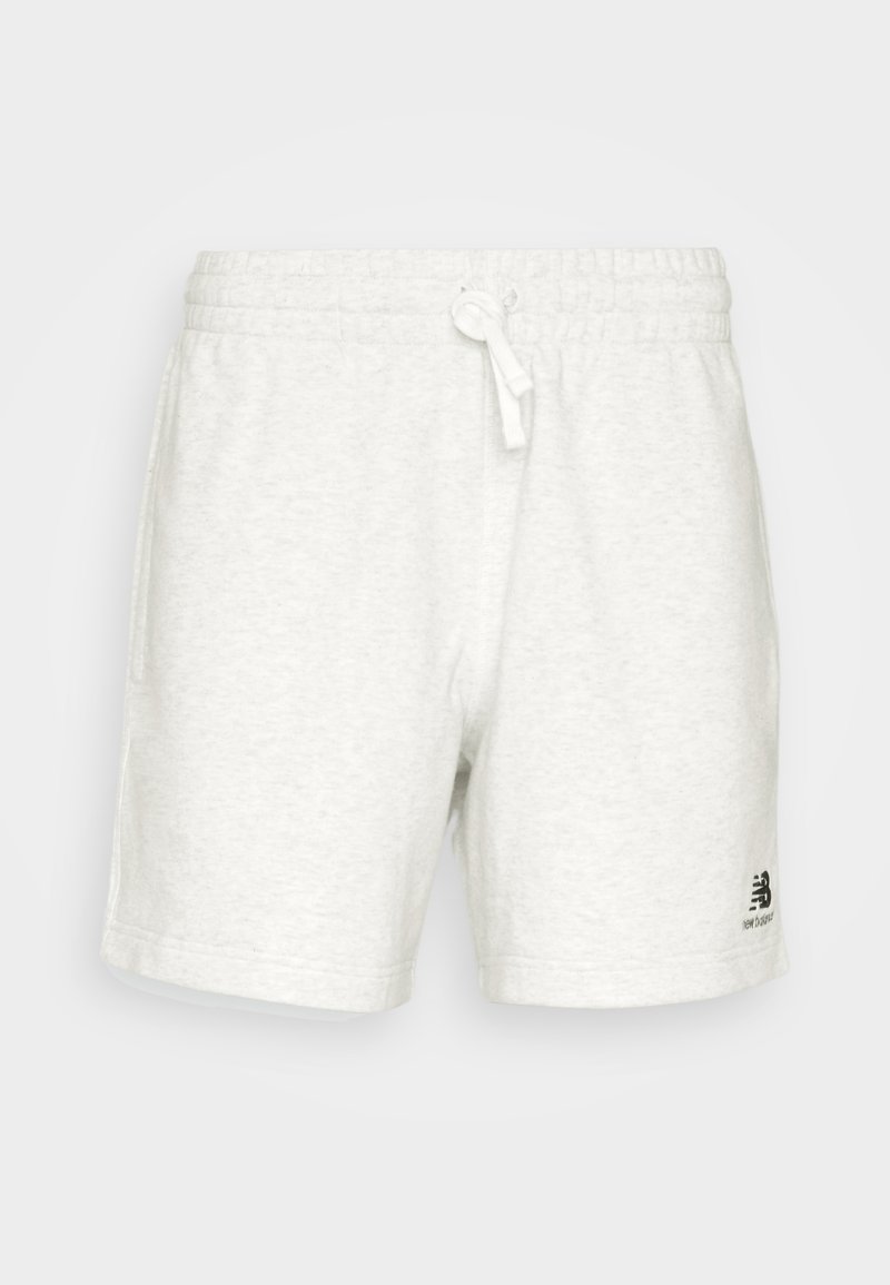 Pantalones cortos deportivos de color gris claro, hechos de una tela suave, que cuentan con una cinturilla elástica con cordón, bolsillos laterales y un detalle de logo negro.
