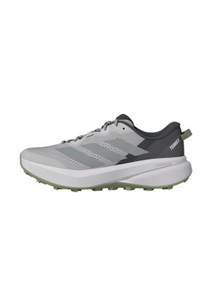 Grå og sort Adidas Terrex løbesko med lysegrøn sål og træksløjfe, med tre karakteristiske sidelister og en mesh-overdel.