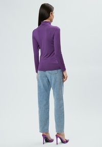 INFLUENCER HIGH-NECK TEE - Langarmshirt - purple