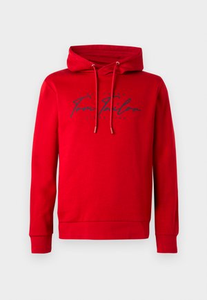 Sudadera roja con capucha, de mangas largas y con el texto del logo "Tom Tailor" en azul oscuro en la parte delantera, que incluye cordones en la capucha.