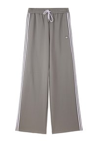 Graue Sporthose mit weitem Bein, ausgestattet mit weißen Seitenstreifen und einem elastischen Bund mit Kordelzug. Weicher, glatter Stoff.