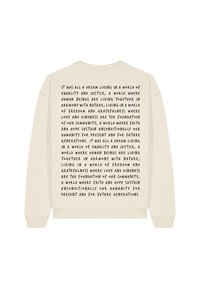 Kremo spalvos džemperis su apvalia iškirpte, nugarinėje pusėje turi juodus spaudinius. Medžiaga atrodo minkšta ir tekstūruota, su suglebusiomis rankovėmis.