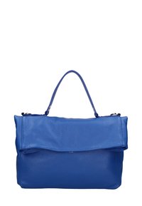 Sac à main en cuir bleu avec une surface texturée, fermeture à rabat plié et une poignée supérieure unique. Forme rectangulaire compacte, design minimaliste.