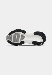 Nike Performance VOMERO 18 - Tenisice za cestovno trčanje - summit white/black/coconut milk