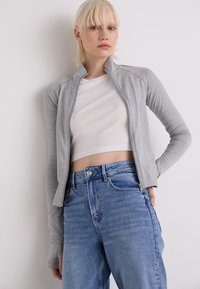 Gina Tricot SOFT TOUCH ZIP JACKET - Tréning dzseki - elephant skin