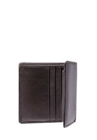 Schwarze Lederbörse mit strukturiertem Finish, ausgestattet mit drei Kartenfächern und einem Klappdeckel. Kompakte, rechteckige Form.
