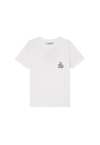 Camiseta blanca de algodón con mangas cortas y un bolsillo en el pecho que presenta un logo impreso en negro. Diseño de corte recto, textura suave.