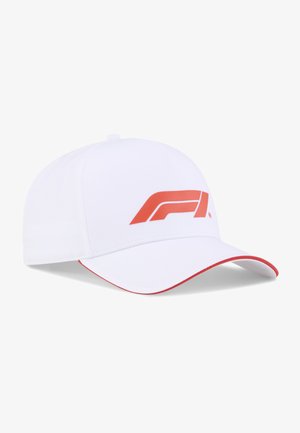 Witte honkbalpet met een rode accent op de rand en een oranje logo-grafiek op de voorkant. Gemaakt van gladde, lichte stof.