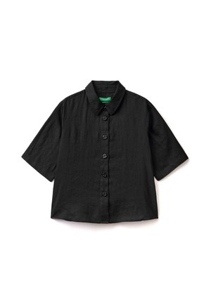 Chemise noire à manches courtes en tissu léger avec col, dotée d'un devant boutonné et d'une coupe décontractée.