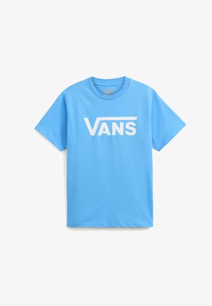Camiseta de algodón de color azul claro con mangas cortas y un escote redondo, que presenta un gran logo blanco de "VANS" en la parte frontal.