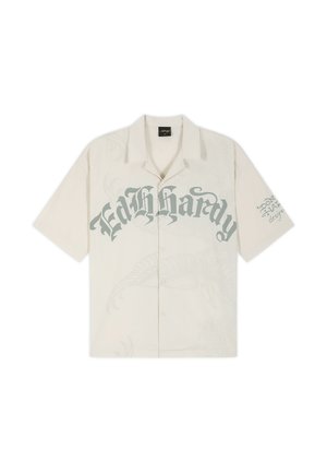 Beiges kurzärmliges Hemd mit Knöpfen und großem gotischem Schriftzug „Ed Hardy“ auf der Brust sowie kleinem Text auf dem rechten Ärmel.