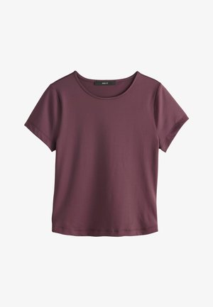 Haut à manches courtes de couleur mauve profond, avec un col rond et un tissu lisse et extensible. Ourlet et manches nets pour une silhouette épurée.