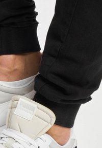 2Y Premium BASIC - Kargopüksid - black