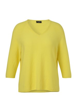 Gele V-hals gebreide trui met driekwartmouwen en een losse pasvorm, gelabeld met "Via Appia Due."