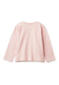 Długirękawowa koszulka w jasnoróżowym kolorze z bawełny, z okrągłym dekoltem, luźnym krojem i rozporkami po bokach u dołu dla zwiększenia komfortu.